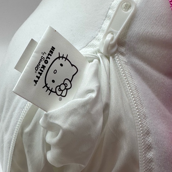 Sanrio Hello Kitty Plush Backpack with Zipper Pocket (Heart & Love) - Picture 6 of 8